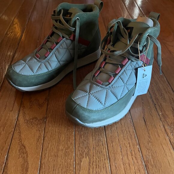 TEVA ReEmber Boot- NWT- Never touched any outdoors! - Picture 2 of 5
